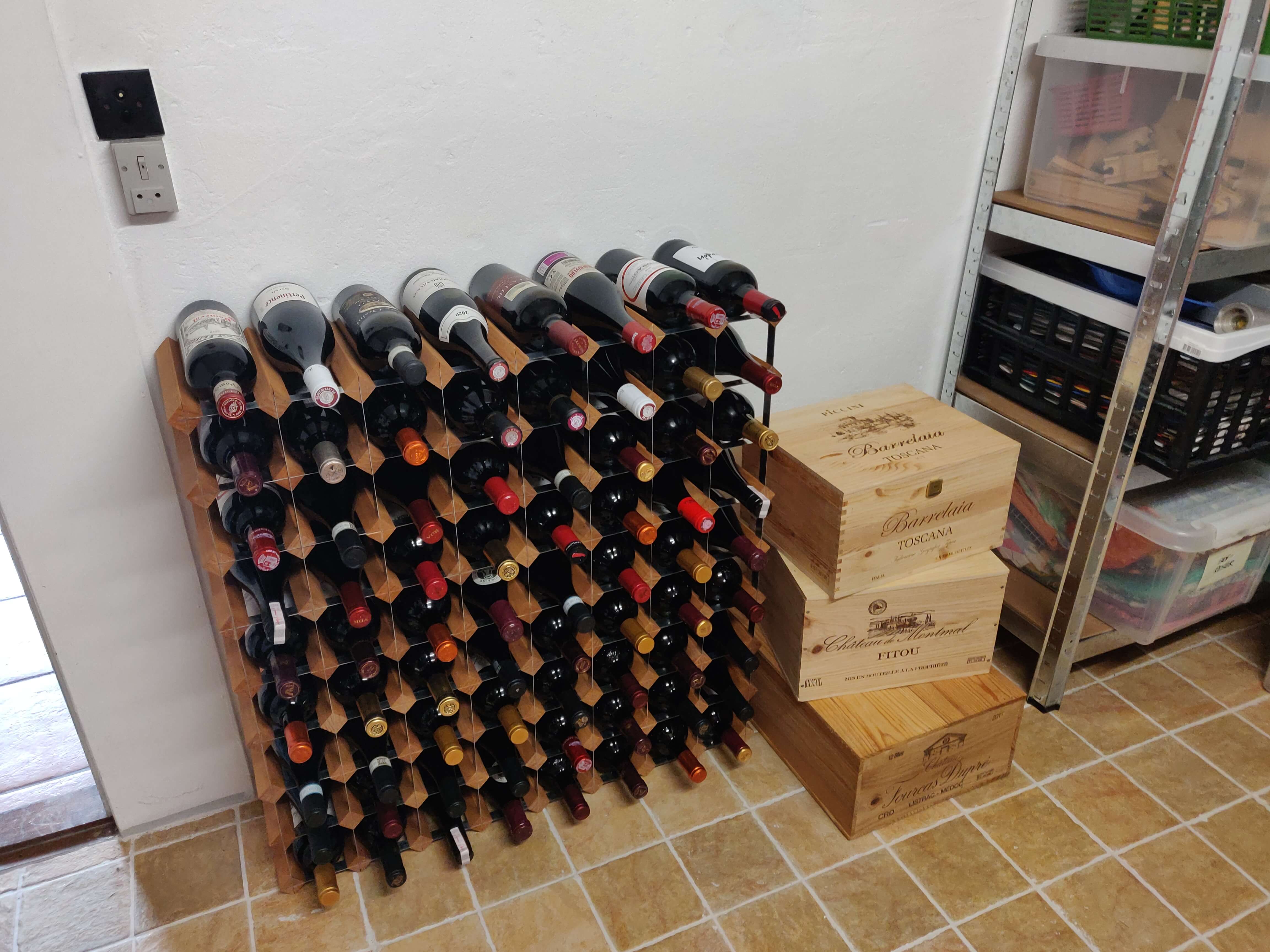 Vino Vita vinreol - Mørkbejdset fyrretræ - 72 flasker